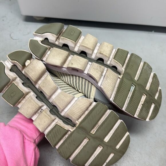 On Cloud Running Gray and Cream Athletic Shoes with Cushioned Soles - Size 9 - Picture 4 of 5